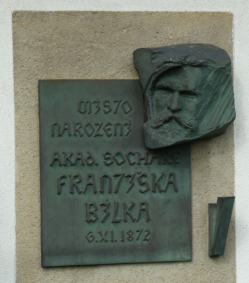Plaketa z rodného domu Františka Bílka - předka patřícího do rodu manžela Mgr. Kláry Bílkové - genealožky (krizovatkyrodu.cz)